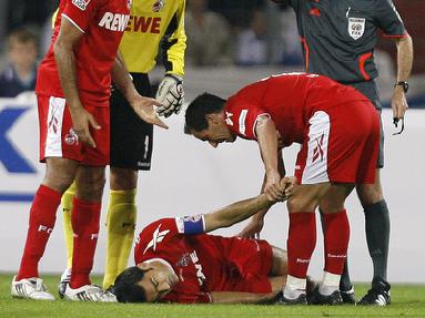 Sporcu Muayeneleri Yine bu muayenelerde sporda ani ölüm olarak tanımlanan maç ya da antrenman sırasındaki kalp krizi ölümlerinin birinci nedeni olan doğuştan yada ailesel