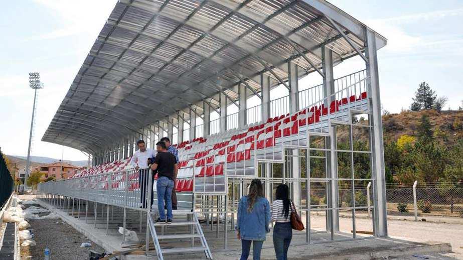 Ankara Polat Spor Kulübü'nün Çorumlu sporcusu Esra Özyol 56 kilo Full Contac'ta Dünya ikincisi olurken, Ankara Ýkra Spor Kulübü'nün bir diðer Çorumlu sporcusu Hacý Ýbrahim Özkul ise 91 kilo Low