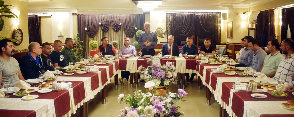Bu kritik sezon öncesi kulüp temsilcileri ve hakemler Voleybol Ýl Temsilciliði tarafýndan düzenlenen yemekte bir araya geldi.