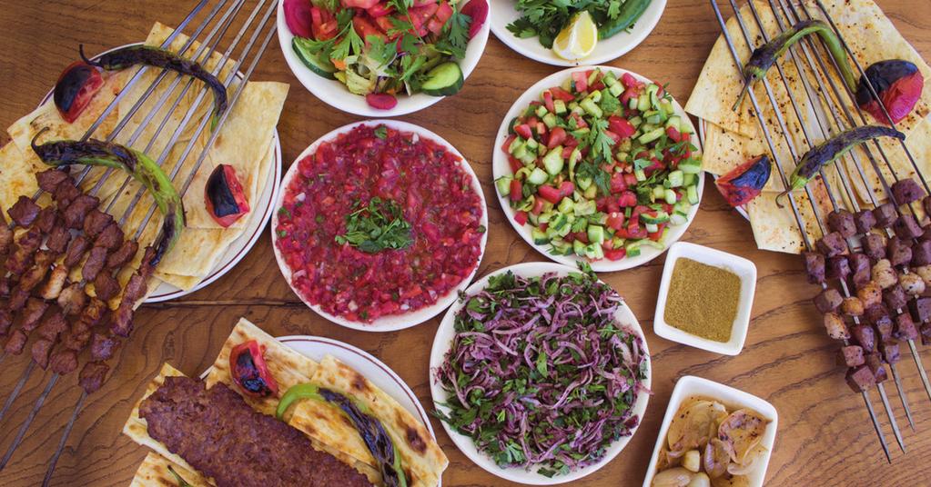 Yakın Doğu nun, Arap kültürünün ve hepsinin üstünde de Anadolu ve Türk Mutfağı nın etkisi altında kalarak, kendine özgü bir lezzet sentezi oluşturmuştur.