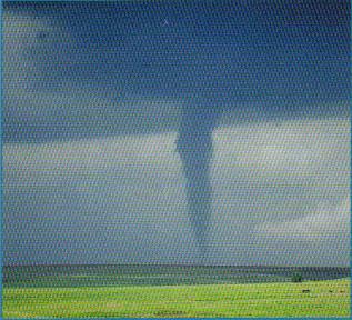 Zeus tarafınn zıldı. Hortum Kümülonimbus unn yeryüzüne uzanan kendi ekseninde hızla dönerek yol alan hava sütunu.