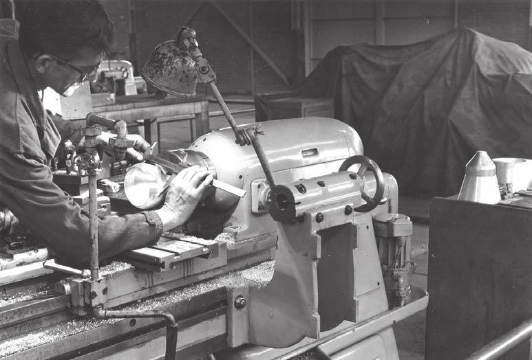 TÜRKİYE Gümüş Motor fabrikasından bir görüntü. İLKLERİN ADI GÜMÜŞ MOTOR 60 yıl öncesine dayanan bir hikâye bu.