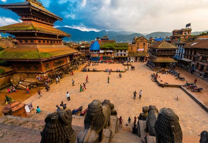 Bhaktapur, Nepal'de en iyi korunmuş saray avluları ve eski şehir merkezine sahiptir ve zengin kültürü, tapınakları ve ahşap, metal ve taş eserleriyle UNESCO tarafından Dünya Mirası Listesi olarak