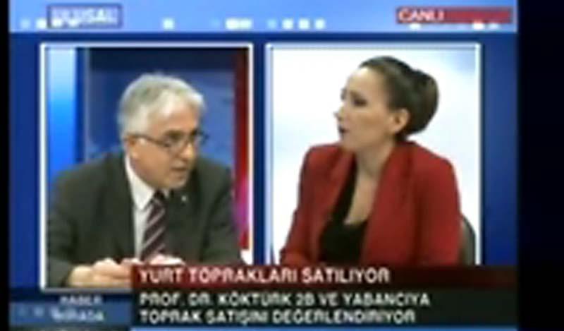 Herkesin alana girmesiyle birlikte, Türkiye deki kanlı ve yasaklı 1 Mayıs ların tarihçesinin anlatılmasıyla başlayan kutlamalar, 1 Mayıs 1977 de öldürülenlerin anısına saygı duruşuyla devam etti.