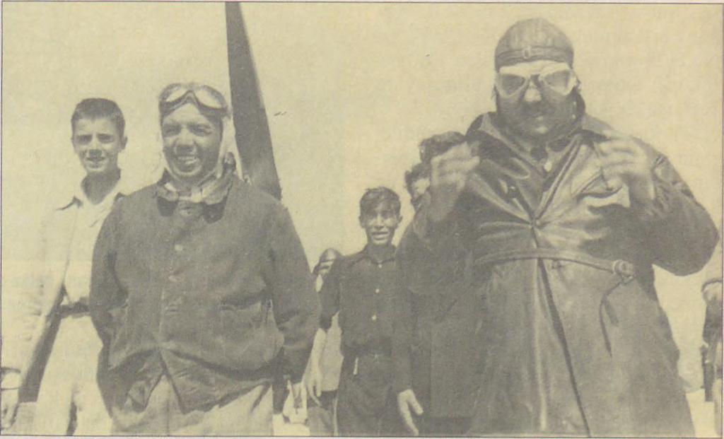 Zafer kartalı süngünün ucundan kalktı, havalandı, tayyare kanadının üstüne kondu gibi vecizeler üretiyordu.