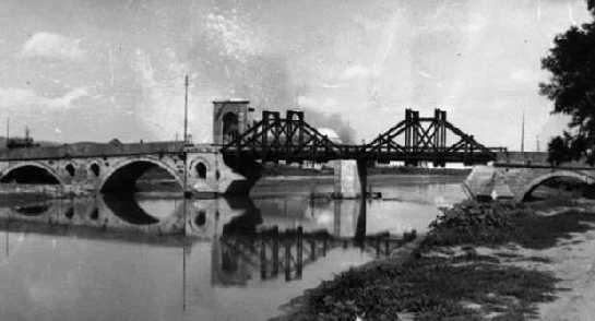 Yerine Yapılan Ağaç Köprü, Edirne nin Panoramik Görüntüsü, https://www.archives.saltresearch.org/view/action/nmets.do?docchoice=3976422.