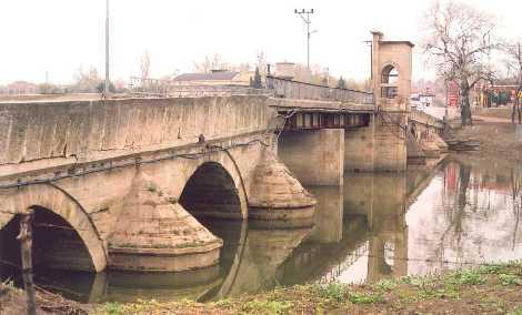 Eski Tunca Köprüsünün Yıkılan Kemerlerinin Yıkılmış Durumdaki Görünümü, Eski Edirne Albümü, http://www.vatandasgazetesi.com.