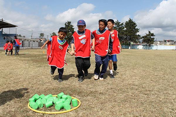 Bu dönemde seçili spor dalı için okulda ve oyun alanlarına kendiliğinden gelişen üstün yeteneklere ve genetik olarak fiziksel yatkınlığa sahip olan çocuklar