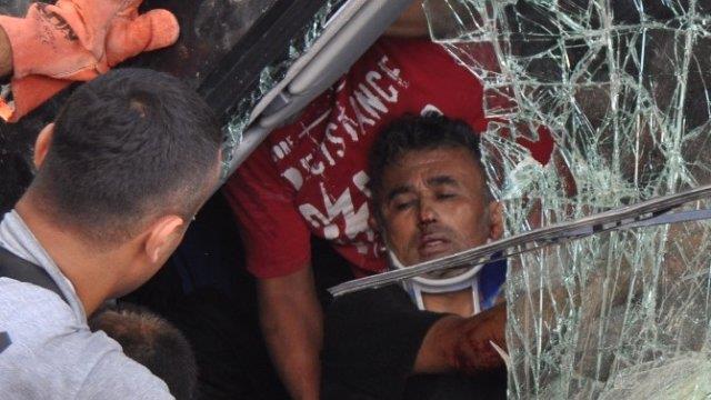 35 yaşında erkek hasta Araç içi trafik kazası sonrası araçta sıkışıyor Hastayı