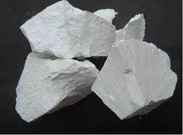KALKER Kimyasal bileşimi CaCO 3 olan doğada kristal hali ile kireçtaşı, mermer ve amorf hali ile tebeşir olarak bulunur. CaCO 3 un erime noktası 3700 0 C gibi oldukça yüksektir.