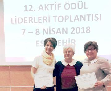 uluslararası ödül programının gönüllü ödül liderleri Ayşe Altay ve