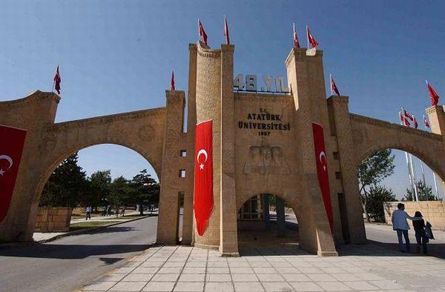 ÜNİVERSİTEMİZ Atatürk Üniversitesi Kampusu, ülkenin büyük kampuslerinden biridir. Gerek mimari yapısı, gerekse çevre düzenlemesiyle onbinlerce öğrenciye kucak açar.