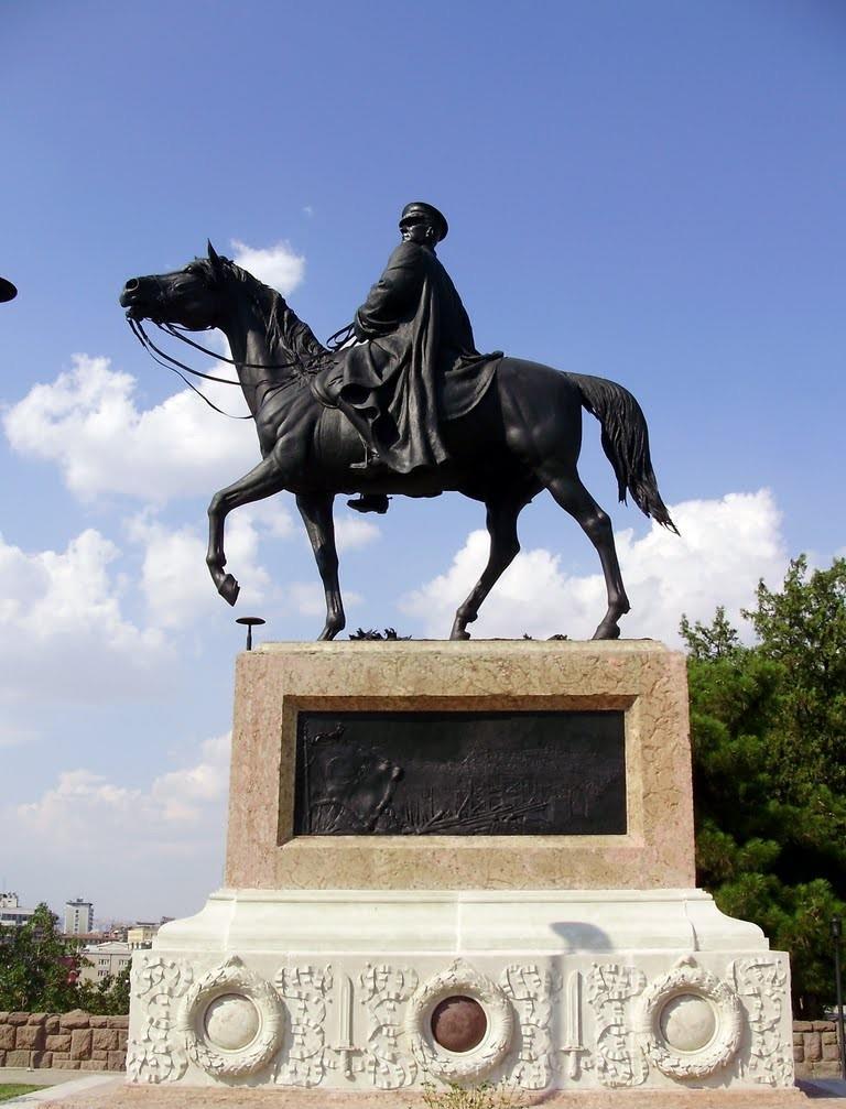 111 Görsel 7 Eser: Atlı Atatürk Anıtı Sanatçı: Pietro Canonica Tarih: 1927 Yer: