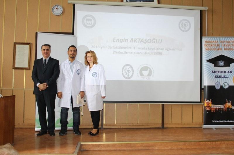 Eczacılık Fakültesi Mezunları Derneği ve TEKB sponsorluğunda gerçekleştirilmiştir. Tören, Fakülte Dekanımız Prof. Dr. Ş.