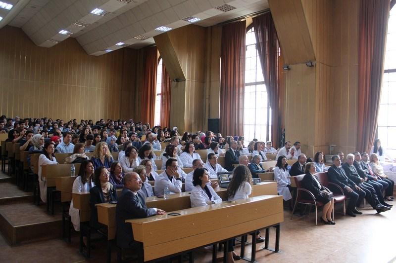 Eczacılık Fakültesi Mezunları Derneği Başkan Yardımcısı Dr.Öğr.Üyesi Sevgi Karakuş, geçmiş dönem Sağlık Bakanı ve SURDER Başkanı Ecz.