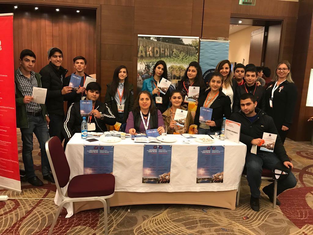 AKDENİZ ÜNİVERSİTESİ AZERBAYCAN DA ULUSLARARASI EĞİTİM FUARINDA Üniversitemiz Ofisimiz koordinatörlüğünde Azerbaycan ın başkenti Bakü de düzenlenen Uluslararası Eğitim Eğitim Fuarı na katıldı.