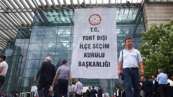 4 / 5 2018/06/29 13:40 Sandıkların kapanmasının ardından CHP Genel Başkanı Kenmal Kılıçdaroğlu, şu açıklamayı yapıtı: "Sandıklarda görevli olan bütün arkadaşlarıma hitap ediyorum.