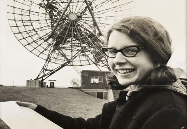 Crab Pulsarı İlk pulsar Jocelyn Bell ve Anthony Hewish tarfından Cambridge radyo astronomi gözlemevinde 28 Kasım 1967 de bulundu. En ünlü pulsar bundan kısa bir süre sonra keşfedildi.