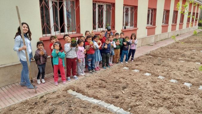 Sertifikamız Sivas ta yapılan programda Okul Müdürümüz Murat OLCAYTU ya takdim edildi. 17.