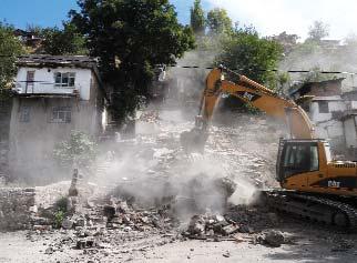 8 Haber Hıdırlıktepe de gecekondu yıkımları Nursen Turan Ankara Büyükşehir Belediye Başkanı Melih Gökçek, Başkent in farklı bölgelerinde gerçekleştirilen kentsel dönüşüm projelerinde yapım