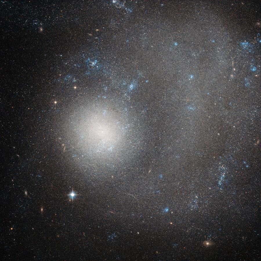 NGC 5474 NGC 3627 (M66) M101 galaksi grubunun üyesi olan cüce bir galaksidir, Aslan