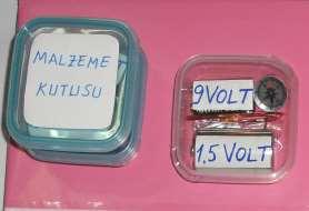 152 bir etkinliğin yapılmadığı, öğrencilerin derslerden sıkıldığı, özellikle total görme yetersizliği olan öğrencilerin başlarını masaya koyarak uyuma modunda ders dinledikleri bir ortamdan, her