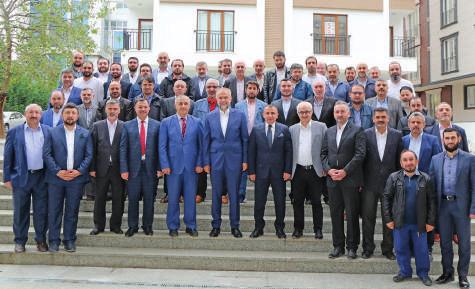 DİN GÖREVLİLERİNİ AĞIRLADI Çekmeköy Belediye Başkanı Ahmet Poyraz, Camiler ve Din Görevlileri Haftası vesilesiyle ilçede bulunan din adamlarını ağırladı.