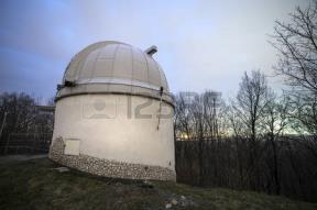 Fotometrik Sistemin yüksek duyarlılıktaki ışık eğrileri ise Krakow Gözlemevi nde bulunan 50 cm lik teleskop ile toplam iki gecede (31 Aralık 2015-01 Ocak 2016) V, R ve I bandlarında