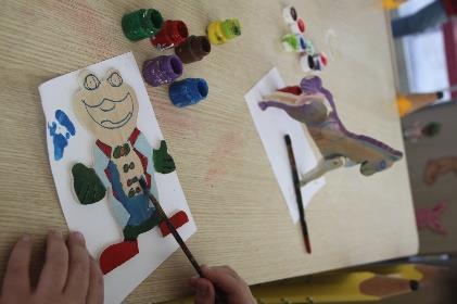 Tahta Oyuncak Boyama Atölyesi Salı ve Perşembe günleri gerçekleştirebileceğimiz atölye çalışmasında çocuklar birbirinden farklı, sevimli şekillerden oluşan havyan şekilli tahta oyuncakları boyuyorlar.