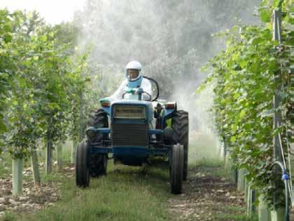 hakkında bilgi verilmiştir. KİŞİSEL KORUYUCU DONANIMLAR (KKD) Pestisit uygulamaları kullanılan pestisitin etki şekline göre pülverizasyon yapısı değişkenlik gösterebilmektedir.