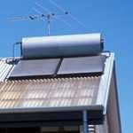 GÜNEŞ ENERJİSİNİN KULLANIM ALANLARI Sıcak Su Üretilmesinde Çatılara yerleştirilen kollektörler sayesinde güneşin ısıtma