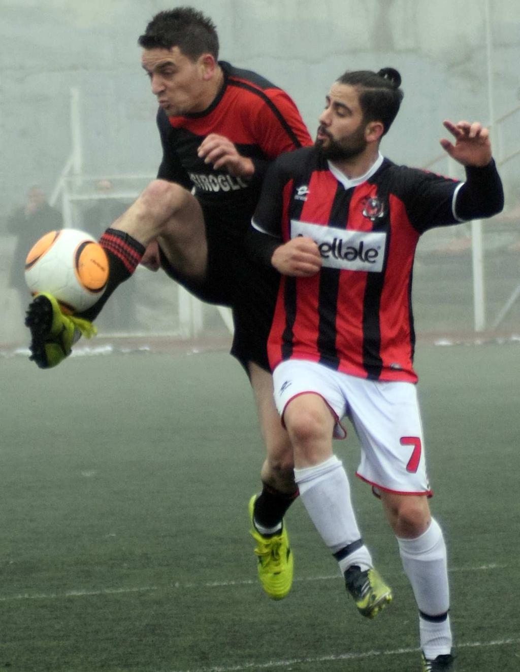 Golden sonra ev sahibi Çimentospor Tuncay ile net bir fýrsattan yararlanamazken ilk yarý bu skorla sona erdi.