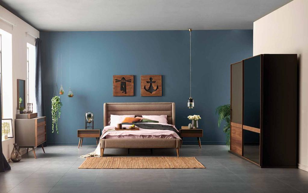 FLEMENS YATAK ODASI Zenginleştirilen iç tasarımıyla 3 farklı dolap seçeneği sunan FLEMENS Yatak Odası, özgün tasarımlı kumaş yatak başlığı ve dolabındaki ayna detayları