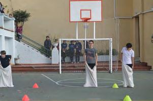 Öğlen teneffüslerinde öğrencilerimiz için kermes ve meyve dağıtımları yaptık. Cuma günü ise son etkinlik olarak zumba dansıyla haftamızı bitirdik.