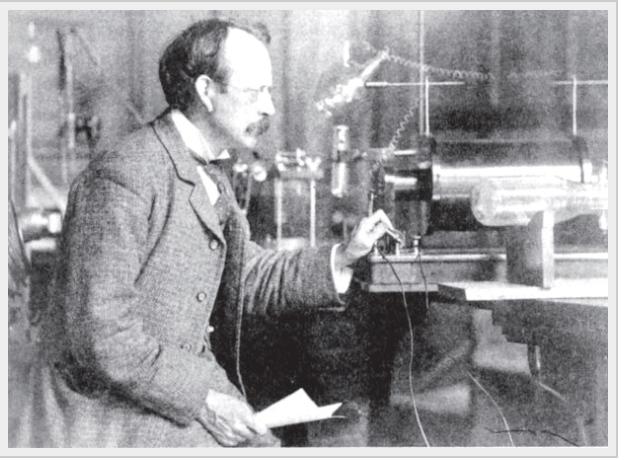 THOMSON Dalton dan sonra bilim insanları atomun iç yapısını açıklamaya çalışan modeller ortaya attılar.