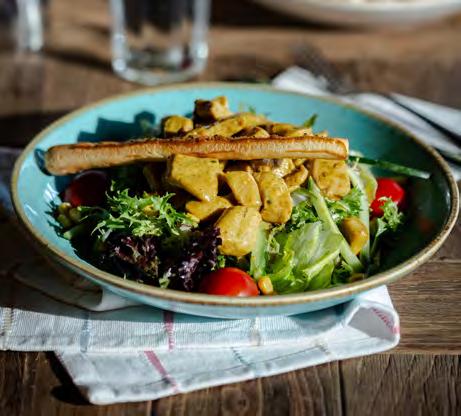 Vegan Buddha Bowl Karışık tahıllar, pancar, salatalık, kırmızı lahana, avokado,