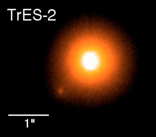 Kepler-1 (KOI-1) sistemi, gezegenin etrafında dolandığı bir G0 yıldızından ve K4.5-K6 kırmızı cücesinden oluşmaktadır (Daemgen et al., 2009).