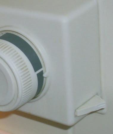 BUTONLAR 11.1. Kapı ve fan butonunun görevi Şekil 11.1: Kapı butonu çeşitleri Buzdolaplarında dolabın içini görmemizi sağlayan bir aydınlatma lambası bulunmaktadır.