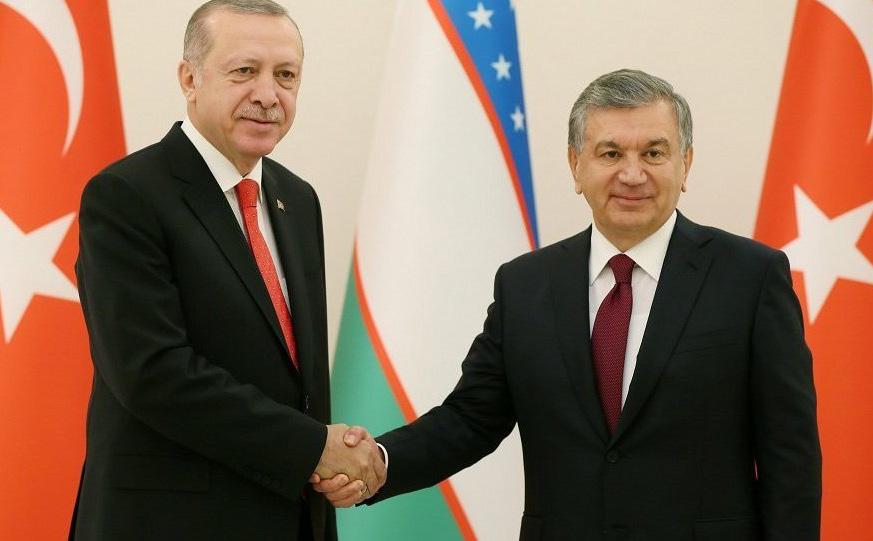 Cumhurbaşkanı Tayyip Erdoğan, Özbekistan Parlamentosu nda yaptığı konuşmada, Asya nın kalbinde, doğuyla batının, kuzeyle güneyin buluştuğu Özbekistan da kendilerini evlerinde, hatta evlerine dönmüş