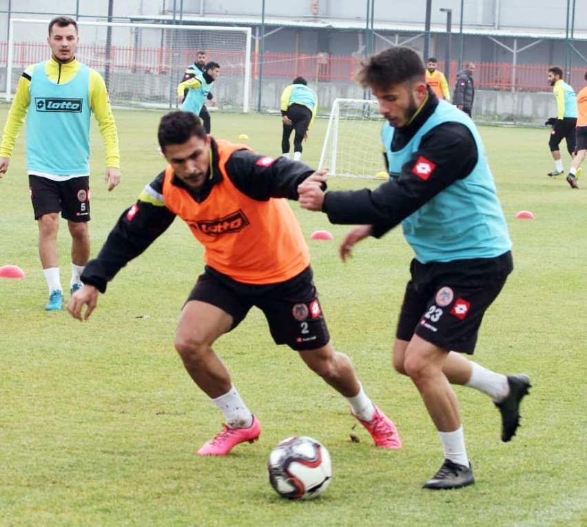 SAYFA 15 6 ARALIK 2018 Karacabey mesaisi tam gaz Çorum Belediyespor da Karacabey Belediyespor maçýnýn hazýrlýklarý tam gaz devam ediyor.