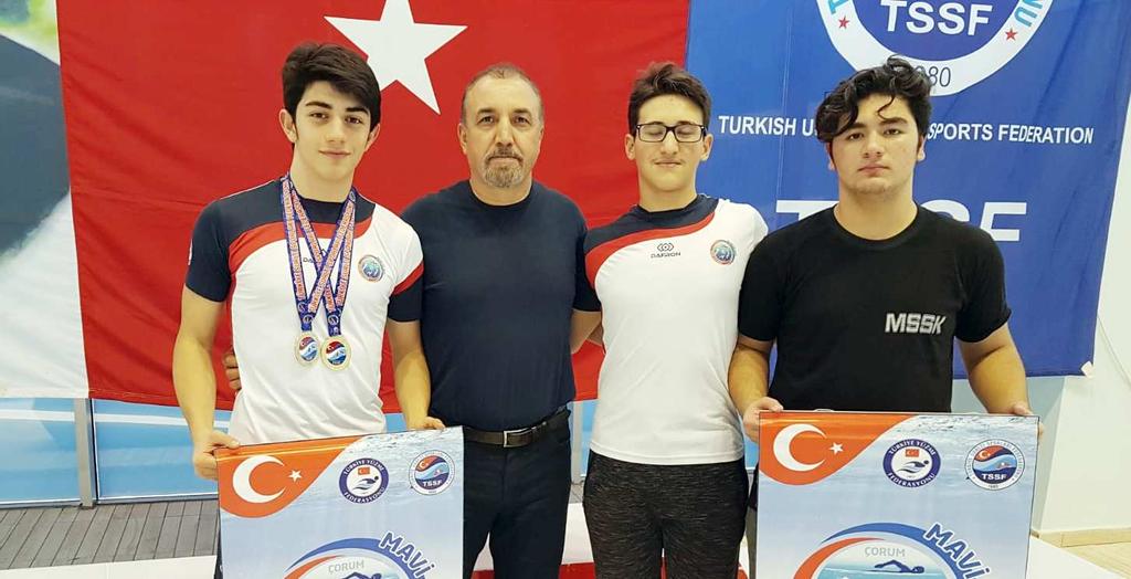 Öte yandan Mavi Ay Spor Kulübü'nün diðer sporcusu Tuðra Cilve ise 100 metre çift palet kategorisinde Türkiye beþincisi, 200 metre çift palet kategorisinde altýncý ve 50 metre çift palet kategorisinde