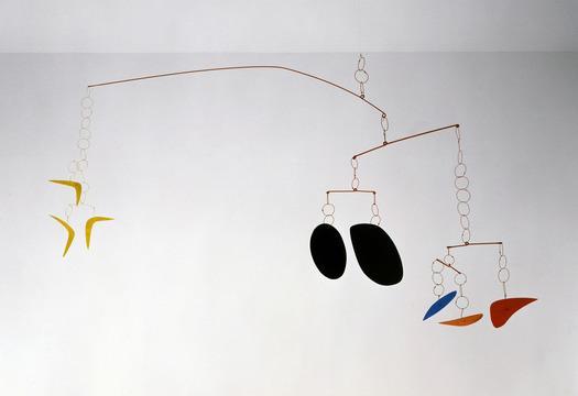 Resim 2.44. Alexander Cader, Boomerang, 1941, Metal, Boya, Tel Bu çalışmalarının yanı sıra Calder, sirklerden de esinlenerek hayvan, akrobat ve palyaçoları işlediği desenler yapmıştır.