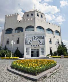 Sergi Alanları Sanat ve Kültür Merkezleri Cumhuriyet Devri Sergi Alanı Atatürk Kültür Merkezi, Sergi Alanı-Folklor- Kütüphane birleşiminin orta bölümünde yer alır. Atatürk ün 100.