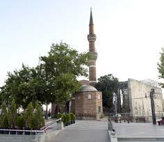Ulus Cumhuriyet Anıtı Ulus Meydanı nda yer alan anıt, Kurtuluş Savaşı kahramanlarına Türk Ulusunun bir armağanı olarak 1927 yılında dikilmiştir.