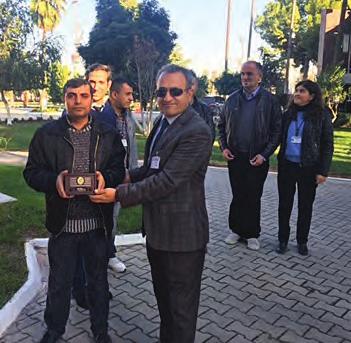 Engeliler Günü kutlandı. Hipodrom Müdürü Burhan Şatır, günün anısına engelli personelimize birer mini radyo hediye etti.