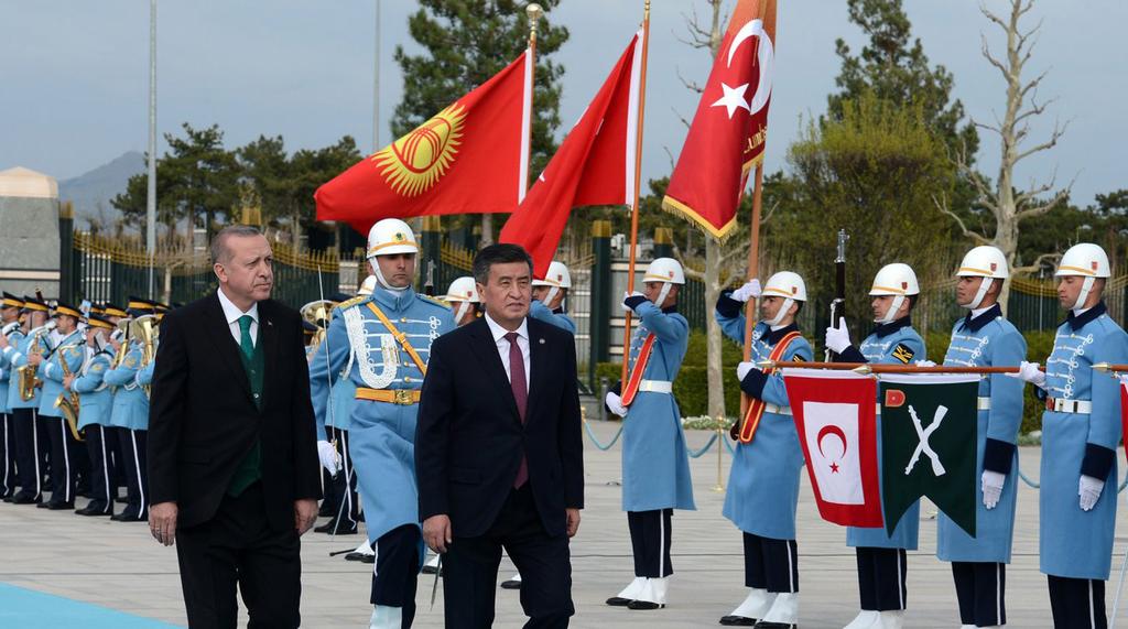 ERDOĞAN-CEENBEKOV GÖRÜŞMESİ Ceenbekov u Türkiye de misafir etmekten duyduğu bahtiyarlığı dile getiren Cumhurbaşkanı Erdoğan, Ceenbekov u cumhurbaşkanlığı seçimindeki başarısından dolayı tebrik etti.