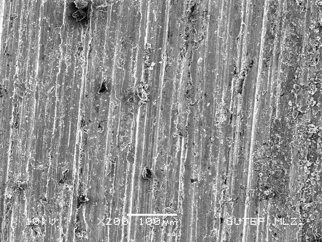 altında aşınmış kenar yüzeyinin X 200 büyütmeli görüntüsü. Şekil 8.101.