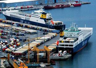 d) Ro-Ro limanı: Kapıdan kapıya taşımacılık anlayışının gemi taşımacılığında hakim olması ile römork ve kamyonlar yükleri ile birlikte Ro-Ro adı verilen büyük gemilerce taşınmaya başlanmıştır.