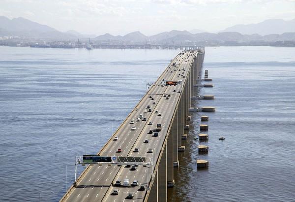 Rio-Niteroi Köprüsü Brezilya da bulunan Rio-Niteroi köprüsü Rio de Janerio ve