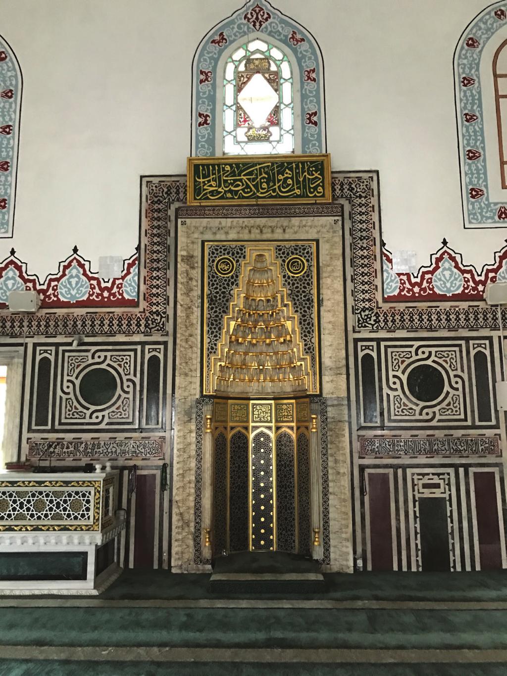 Suphi SAATÇİ Medrese, kervansaray, imaret, tekke ve türbeden oluşan külliyenin merkezinde yer alan cami tek kubbeli ve tek minarelidir.